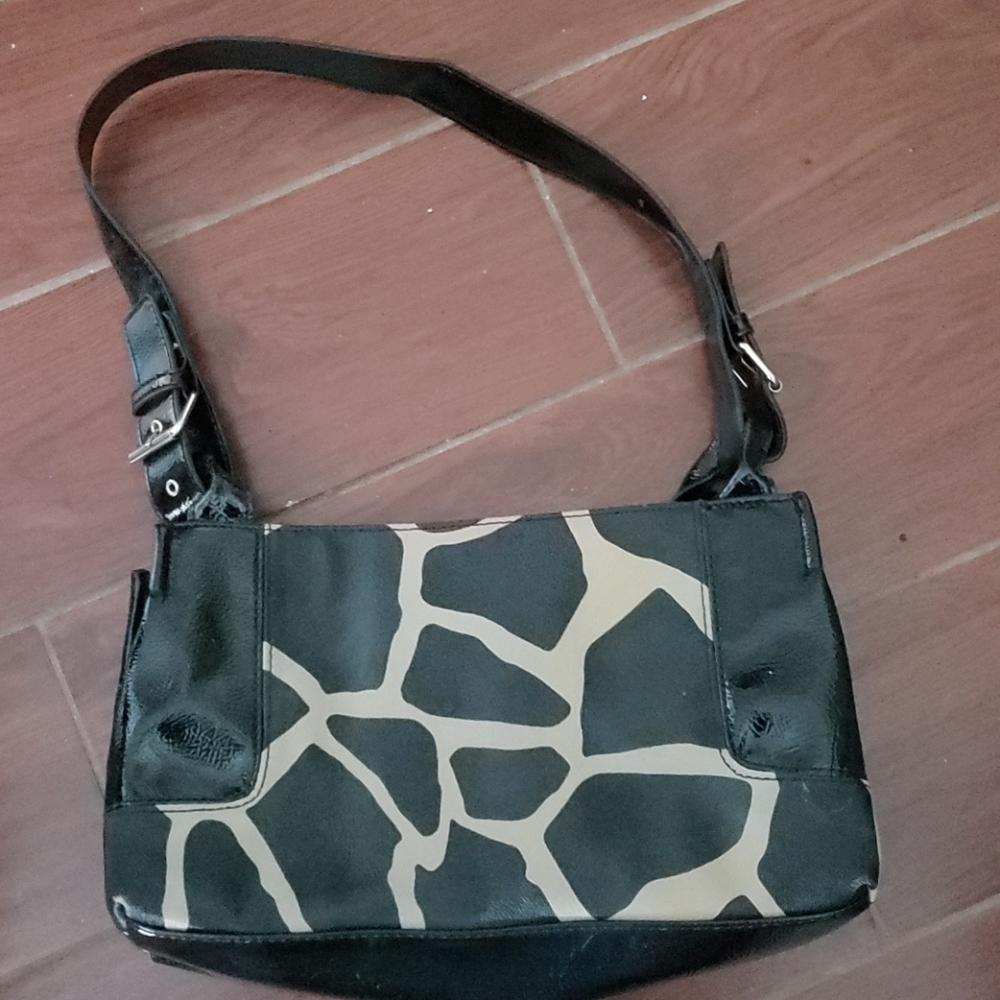 Nine & CO. Giraffe Print Bag